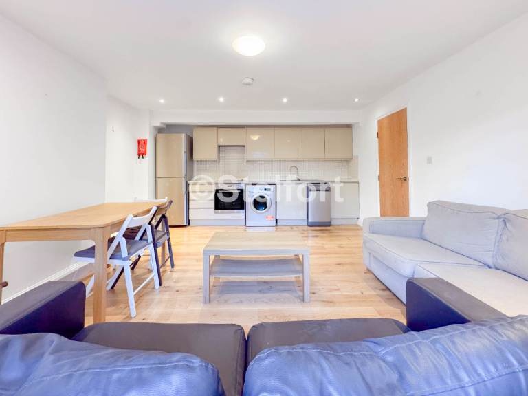 3 bedroom flat in St. John's Grove, London N19