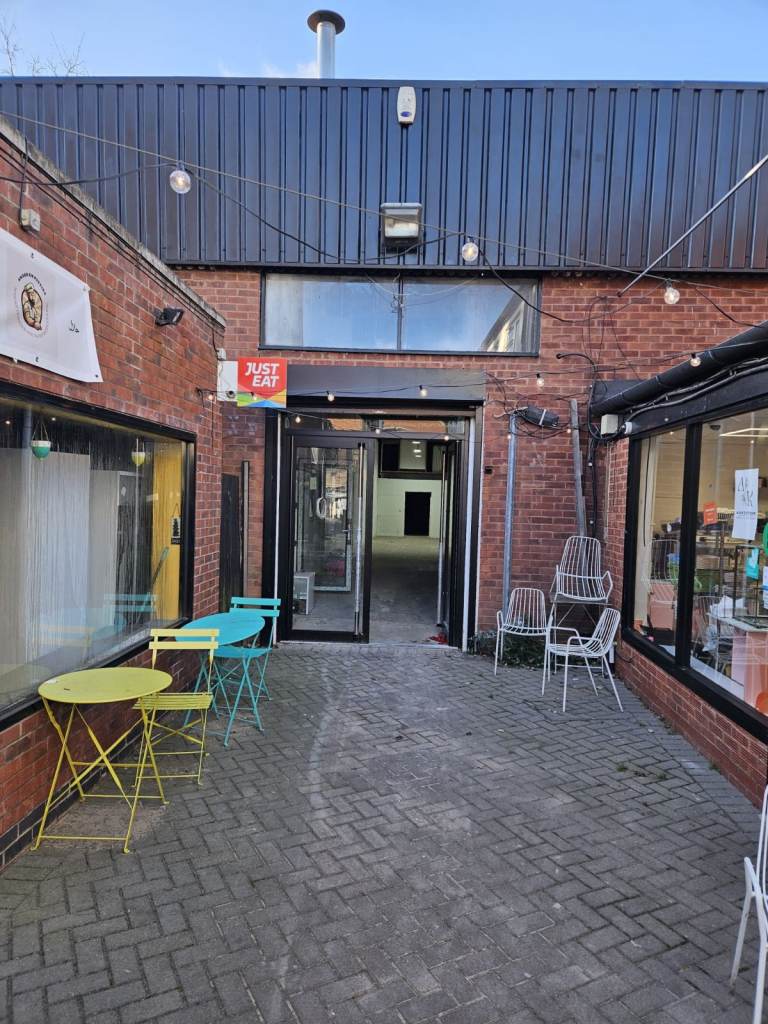 Units To Rent Kings Court Heath 