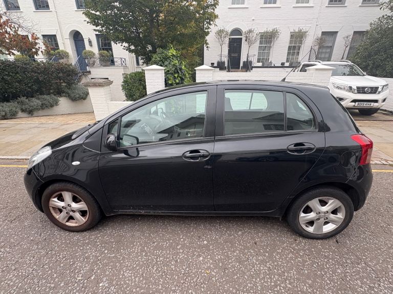 toyota YARIS,2006 1.3 automatic 5 doors,drives great, great condition , 90k miles,1 year mot,2 keys 