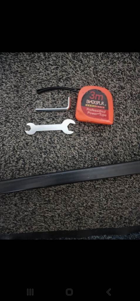 UNIVERSAL  CAR ROOF BARS FOR CARS WITH RAIN GUTTERS