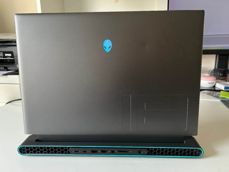 Alienware M18 R2 18" 165hz i9-14900HX RTX 4090 64GB RAM 2TB SSD Gaming Laptop