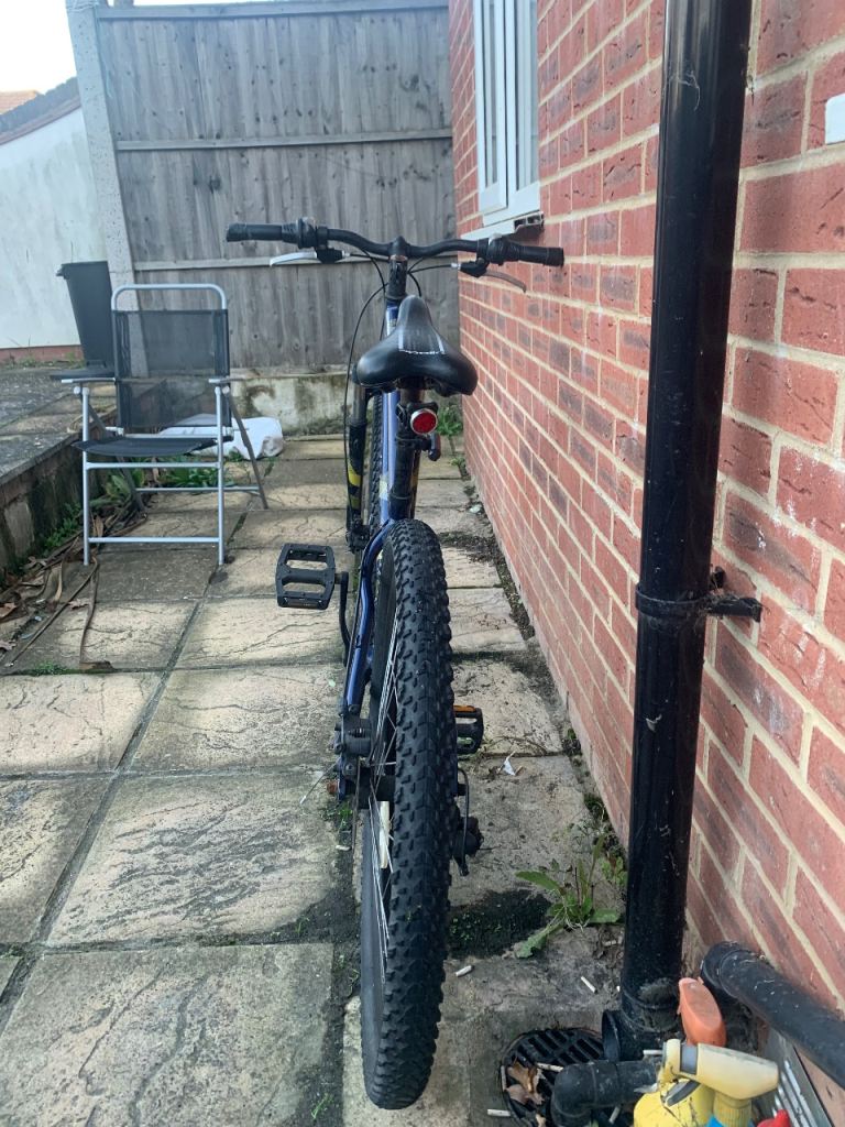 Apollo Evade Men’s Mountain Bike – 27.5” Wheels – 21 Speed Shimano – Disc Brakes – Good Condition