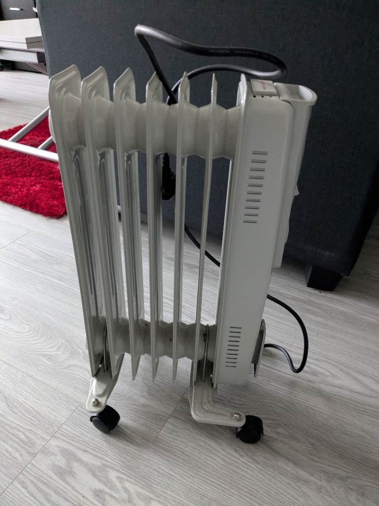 FreeWhite Electric Oil-Filled Radiator Heater on Wheels – Good Condition