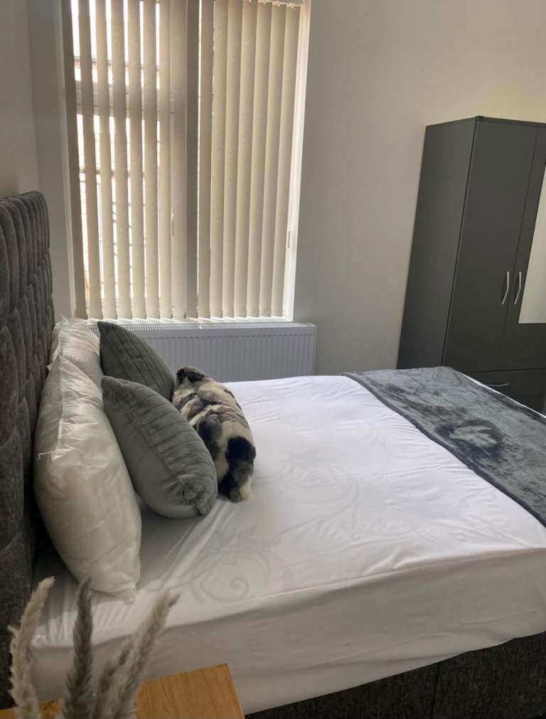 Ensuite double room - Manchester M12 (Refurbished House)