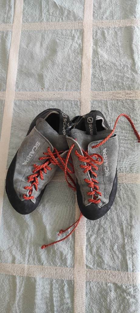 Climbing shoes size 2/3