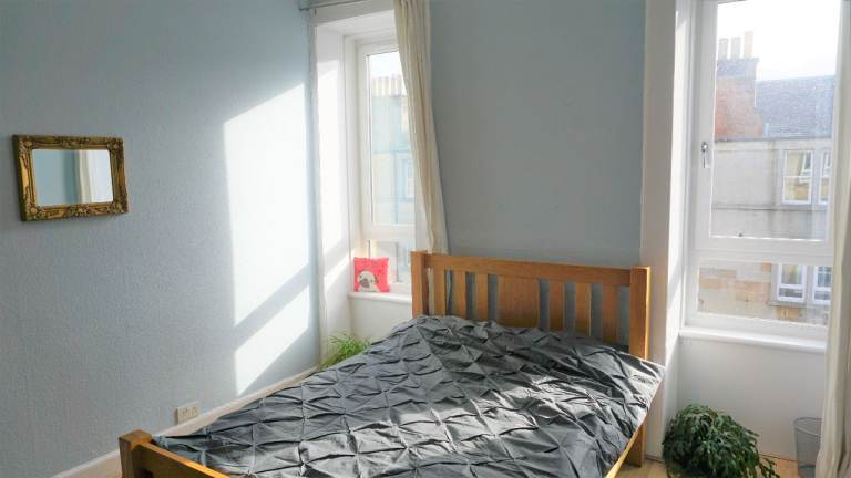 ROOM TO RENT - flatmate wanted - nice double room City Centre - couples welcome