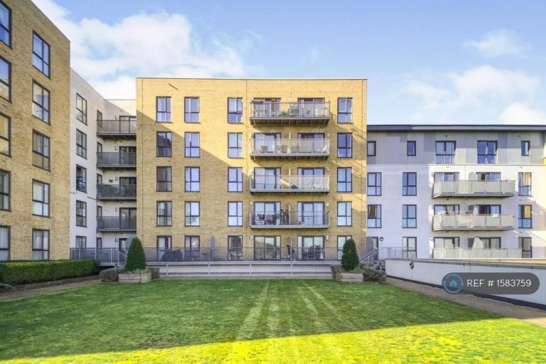 1 bedroom flat in Clydesdale Way, London, DA17 (1 bed) (#1583759)