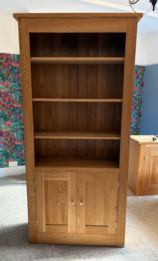Solid Oak Bookcase with Half Door Cabinet – Very Good  Condition