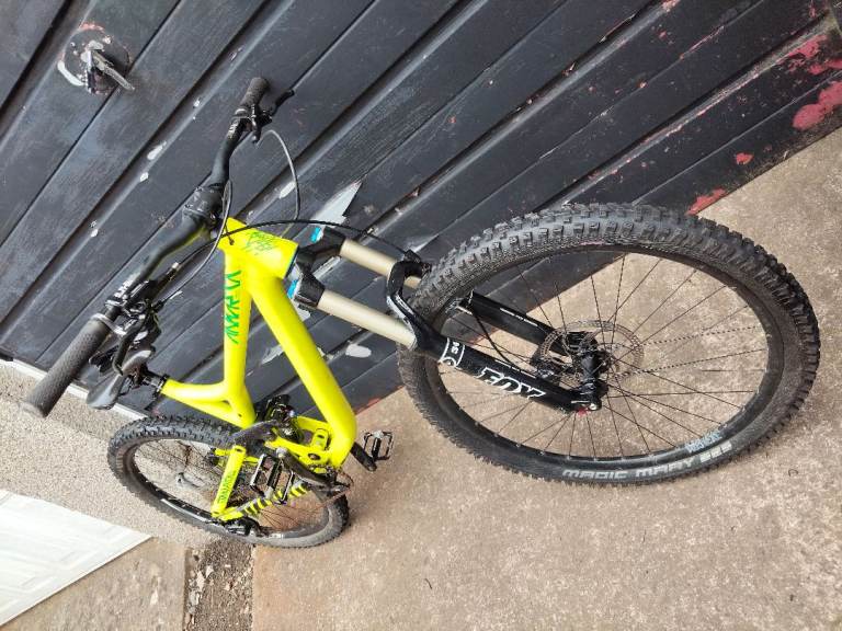 Commencal Meta MTB bike 27.5 wheels