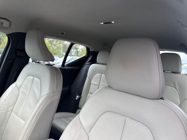 2022 Volvo XC40 2.0 B4P Inscription 5dr AWD Auto [7 speed] ESTATE PETROL Automatic