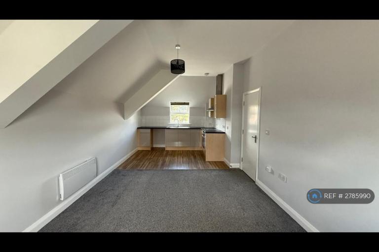 2 bedroom flat in Palace Close, Shepshed, Loughborough, LE12 (2 bed) (#2785990)