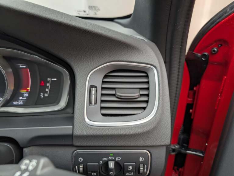 2017 Volvo V60 2.0 D3 R-Design Nav Estate 5dr Diesel Auto Euro 6 (s/s) (150 ps) PARK ASSIS ESTATE...