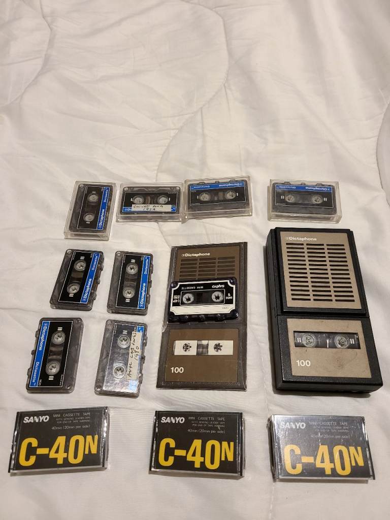 Dictaphone 100.with 13 cassettes