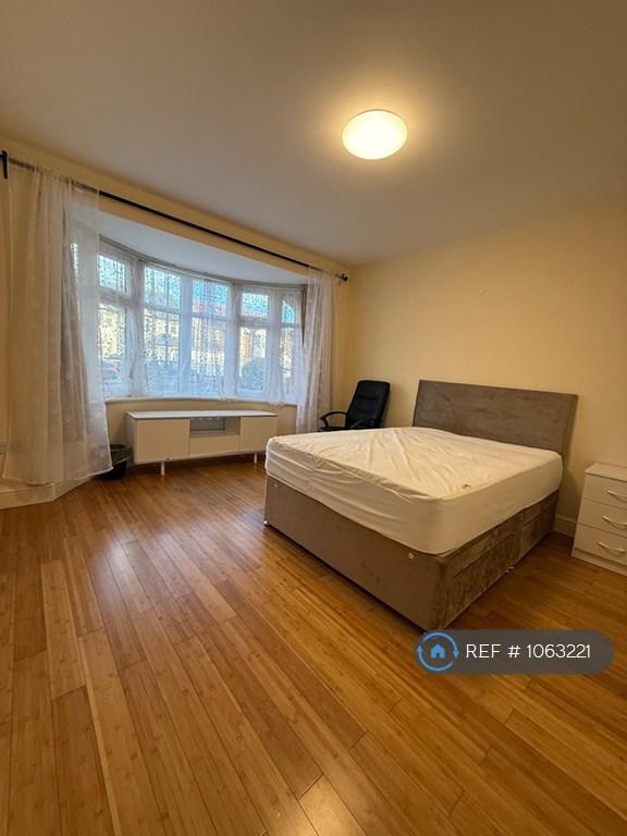 6 bedroom house in Greenford Road, London, UB6 (6 bed) (#1063221)