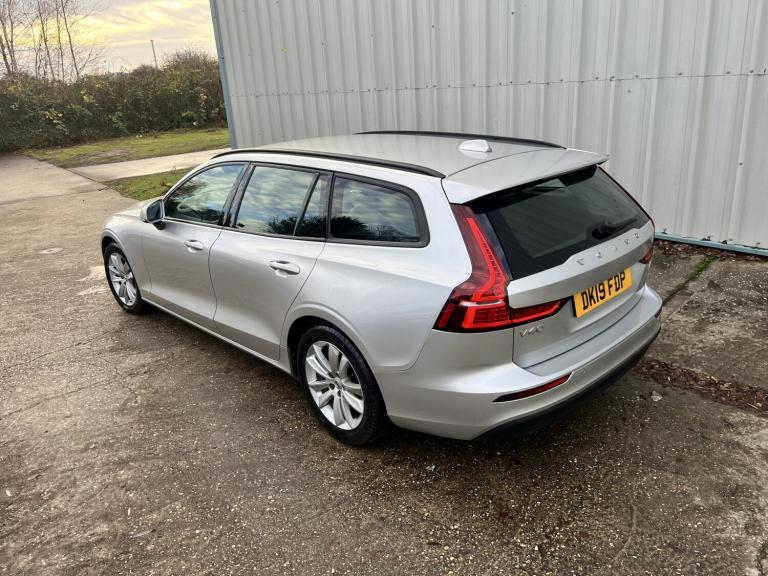VOLVO V60 2.0 Momentum Plus D3 Silver Manual Diesel 2019