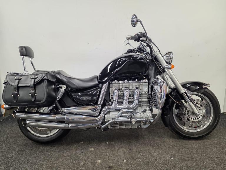 TRIUMPH ROCKET 3 ** 2.3 LITER ENGINE - ENGEINE BARS - LEATHER BAGS **