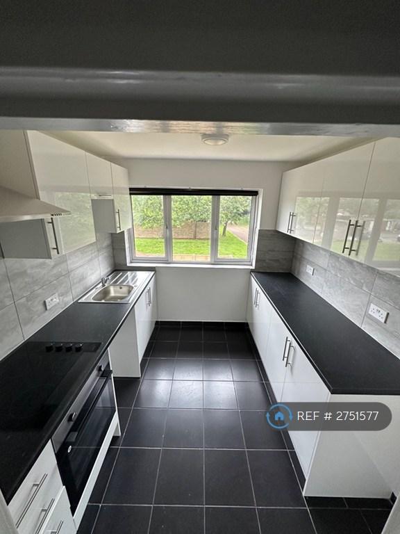 2 bedroom flat in Rowle Close, Stantonbury, Milton Keynes, MK14 (2 bed) (#2751577)