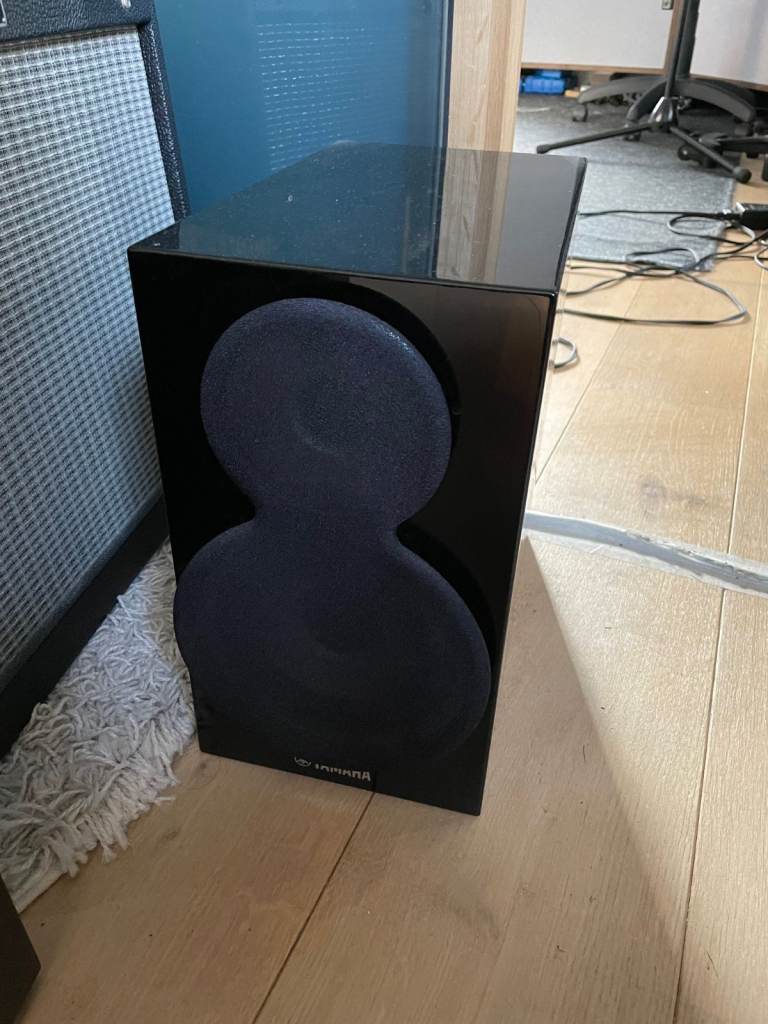 Rare pair of Yamaha- NS-BP400 (NS-10 alternative)