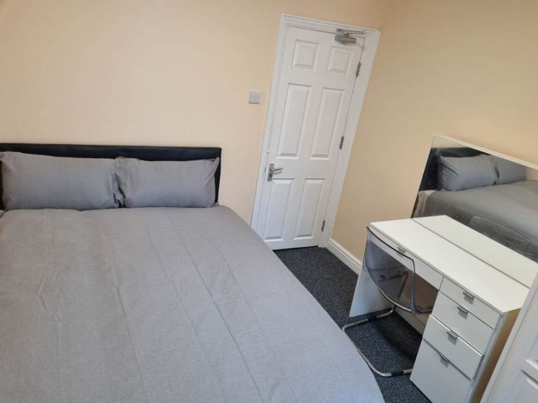 Spacious and Cosy Double Rooms for Rent in - CR7 7LP