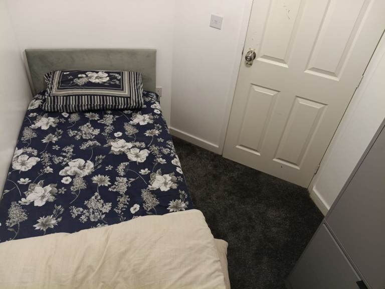 Female accommodation Room in shared house 