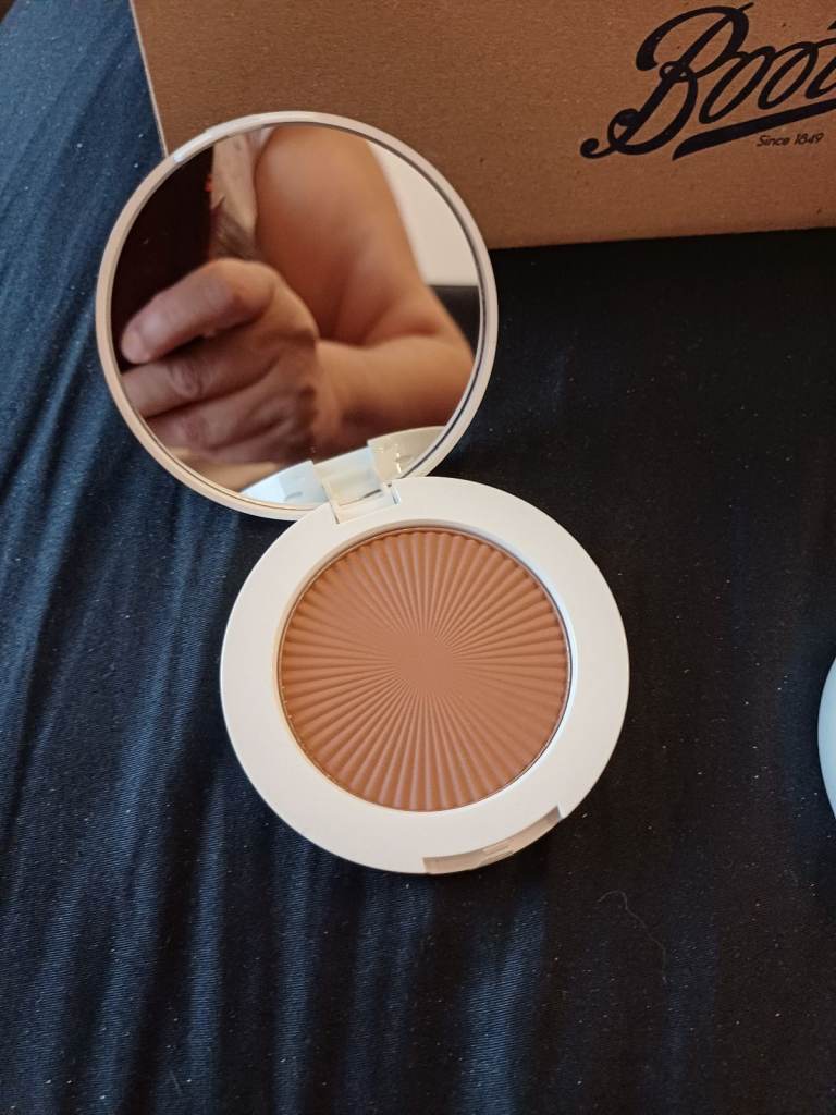 Bronzing powder