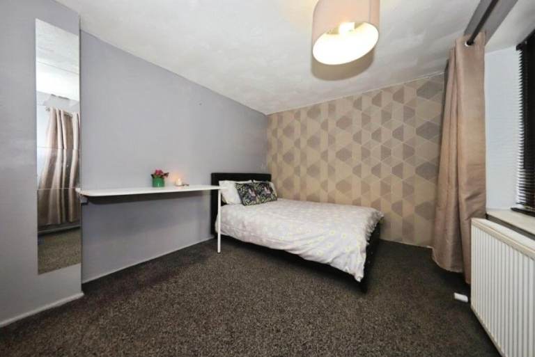 En-Suite Double Room | All Bills Included | Private Parking | Bilston WV14  Available Now!