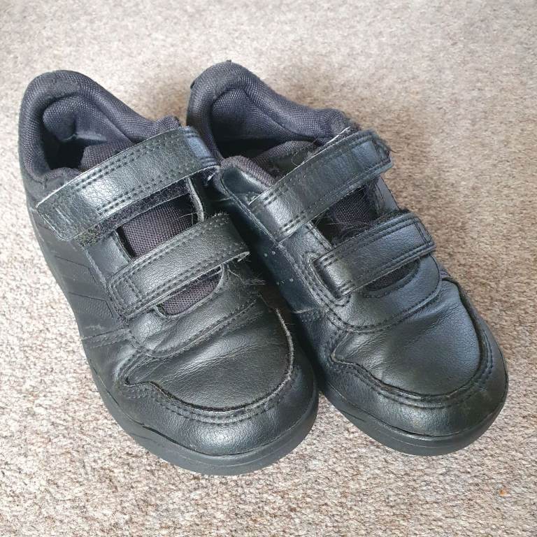Boys' school shoes size 11K