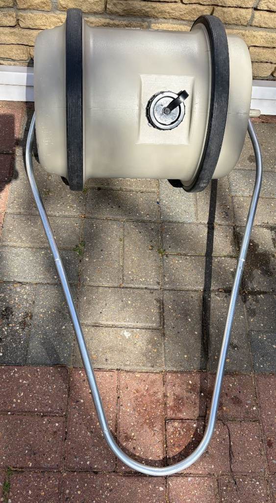 WATER CARRIER 40 LITRE AQUAROLL + WASTEMASTER FOR CARAVAN LIKE NEW, ONLY £60 PAIR CAN DELIVER
