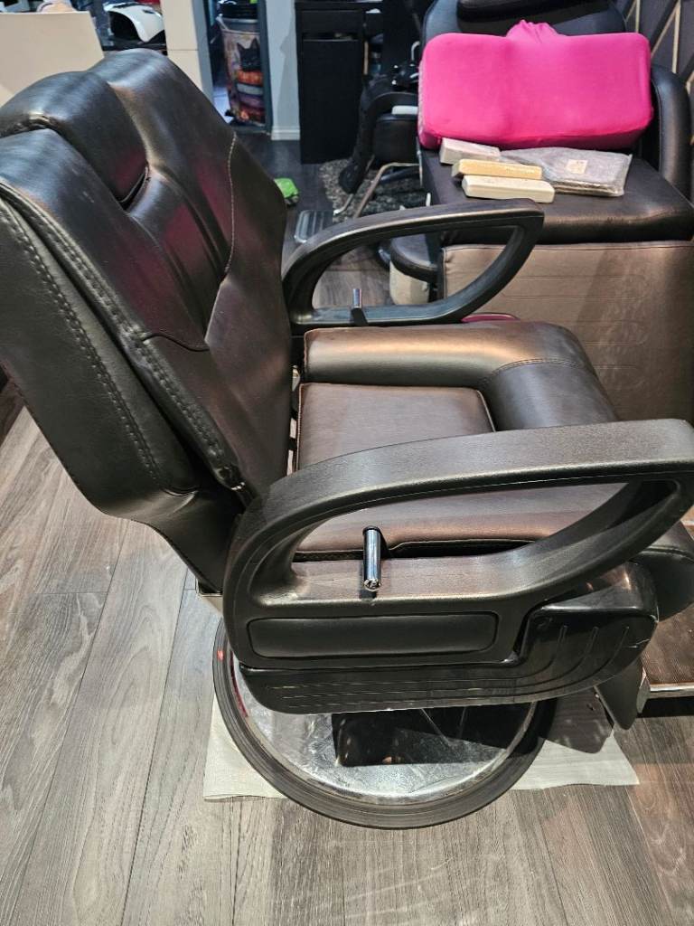 Black Hairdressing/Barber Chair - Good Condition