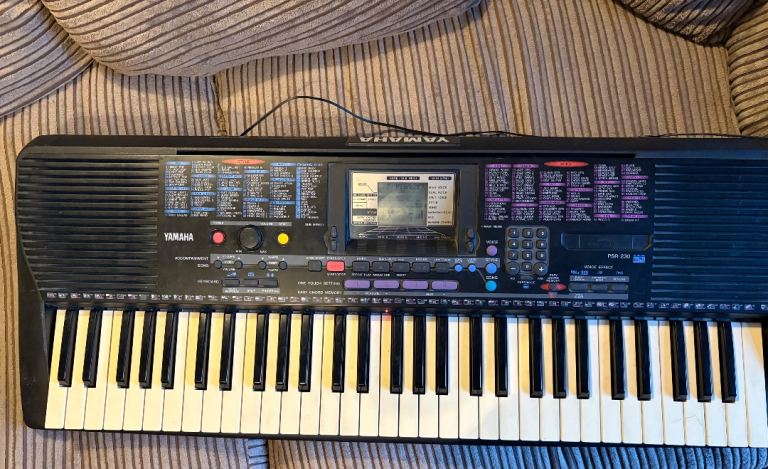 Yamaha PSR-230 Electric Keyboard – Good Condition