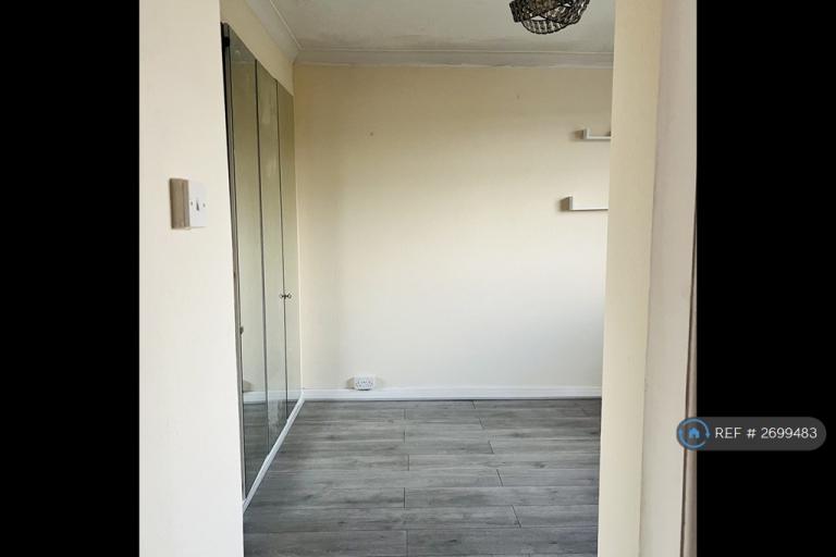 3 bedroom house in Seaforth Avenue, Southend-On-Sea, SS2 (3 bed) (#2699483)