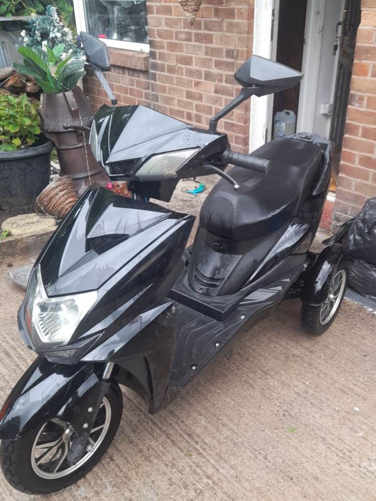 Electric mobility scooter