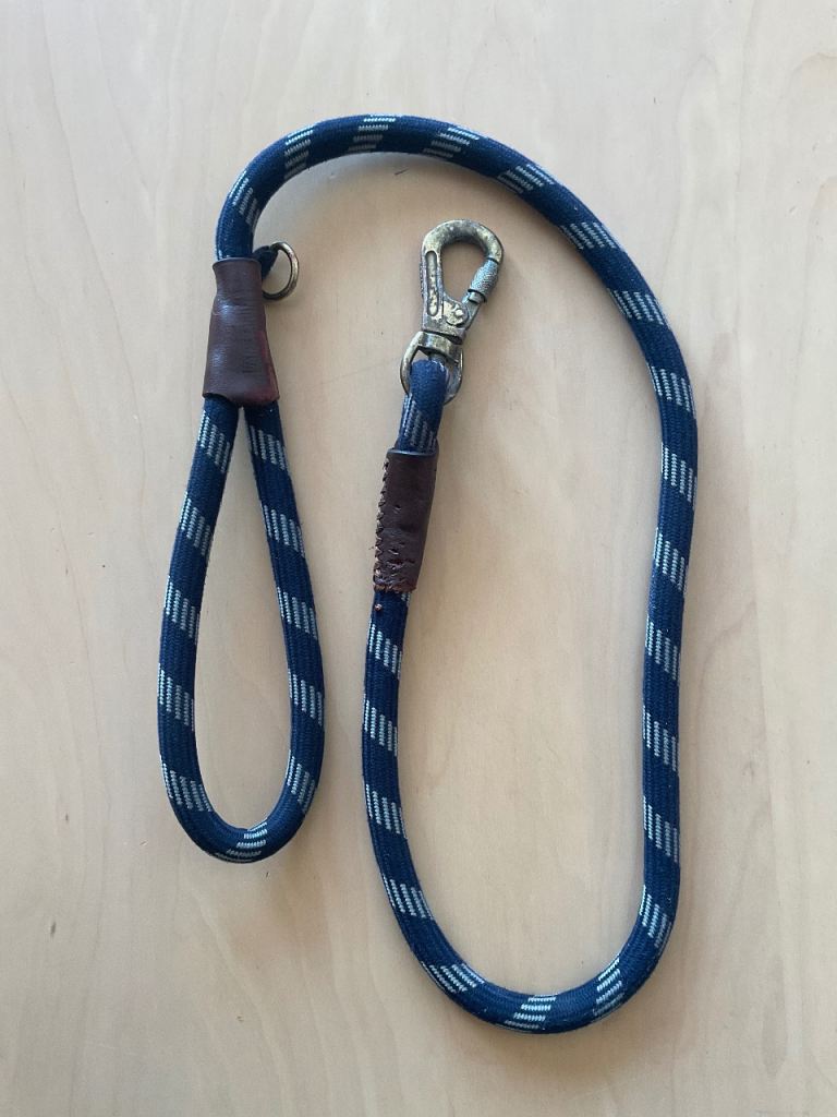 VGC DOG ROPE LEAD WITH SECURE RETAILING CLIP