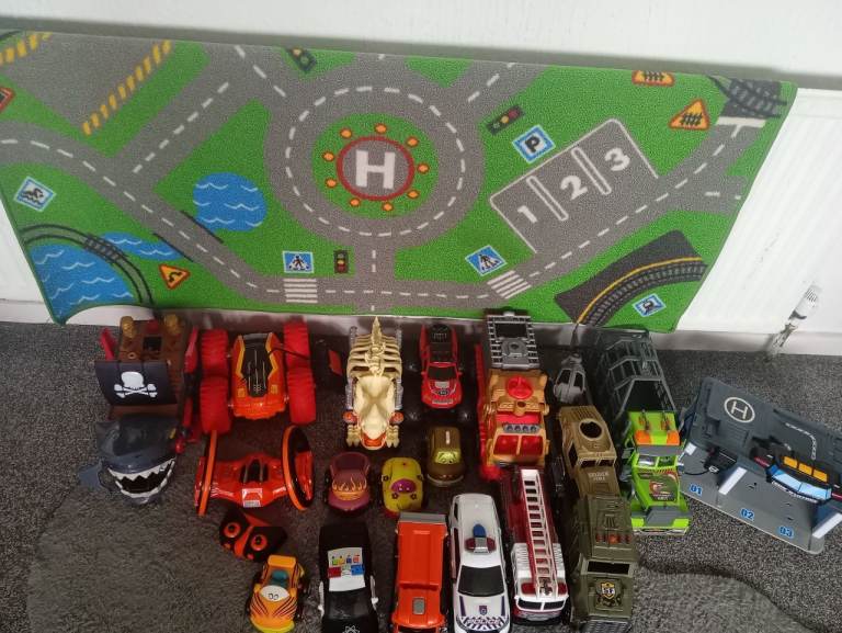 Large Bundle of Kids Toy Cars and Vehicles with Playmat