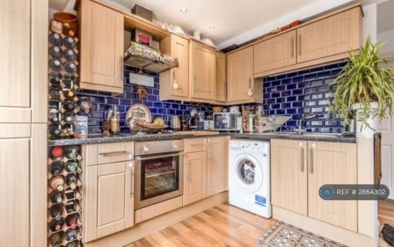 2 bedroom flat in Rye Lane, London, SE15 (2 bed) (#2864302)