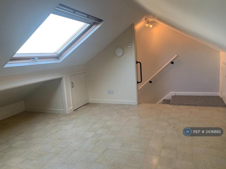 4 bedroom flat in Devonport Road, Plymouth, PL3 (4 bed) (#2436882)