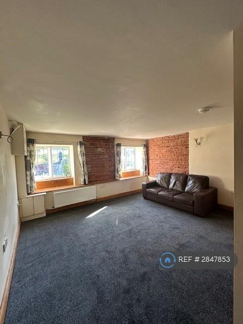 2 bedroom flat in Coach House Mews, Llanrhydd, Ruthin, LL15 (2 bed) (#2847853)
