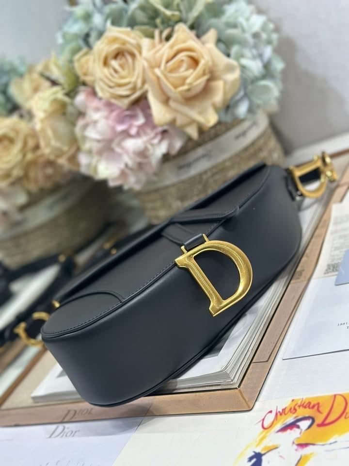 Black saddle bag 