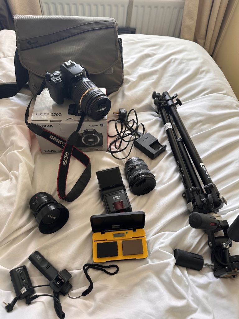 Canon EOS 250D DSLR Camera Kit – Good Condition
