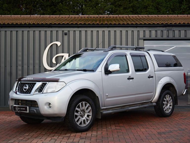 2014 Nissan Navara 3.0 Navara Outlaw dCi Auto 4WD 5dr SUV Diesel Automatic