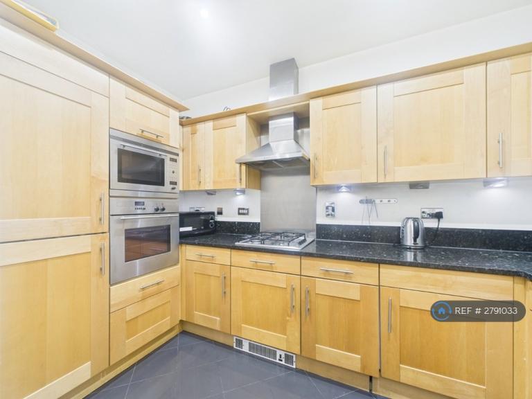 2 bedroom flat in Warren House, London, W14 (2 bed) (#2791033)