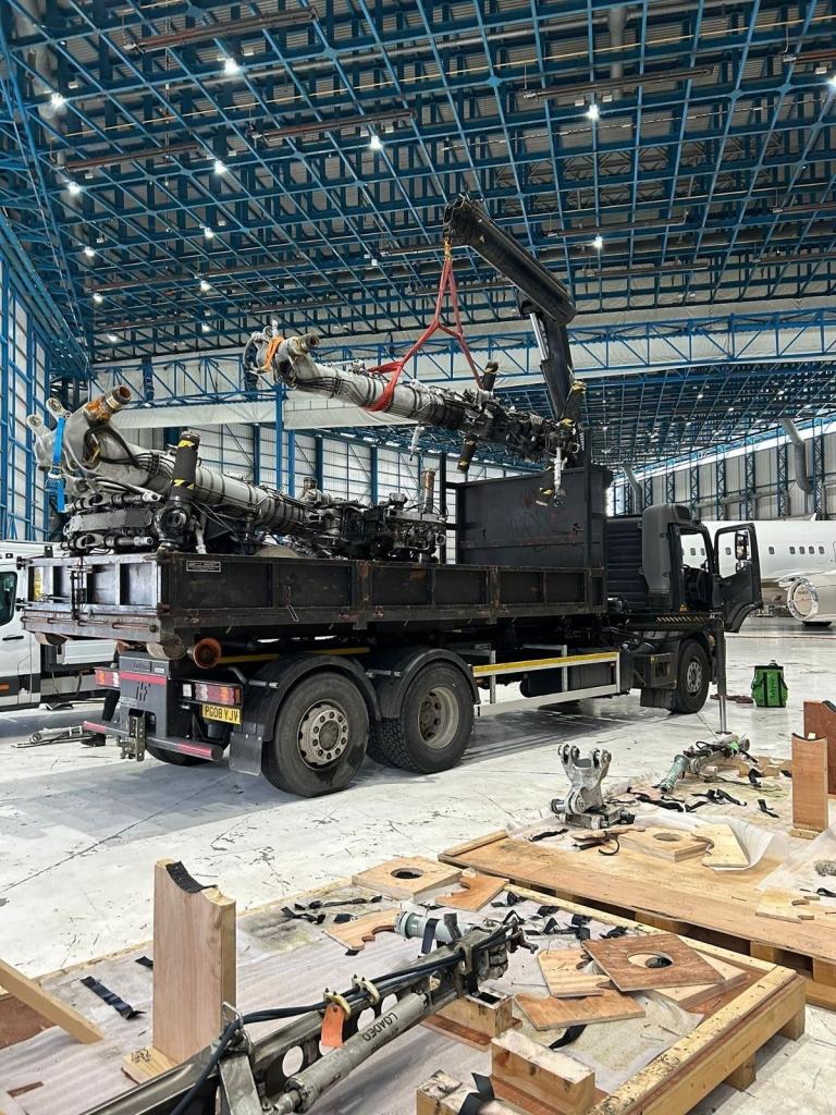 Mercedes-Benz Axor [Phone number removed]ton hook loader crane lorry Manaul 