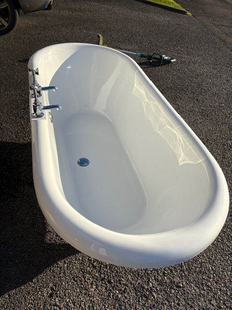 image for Plastic Bath Tub Freestanding with taps