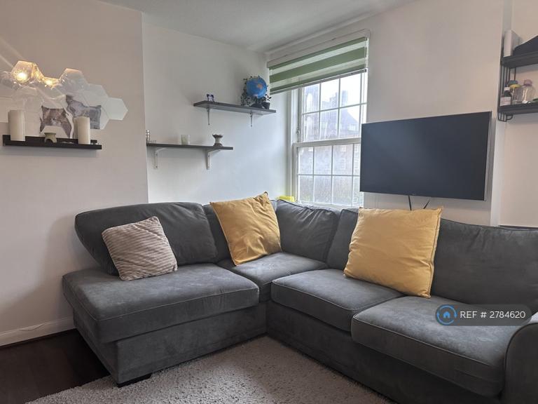 1 bedroom flat in April Court, London, E2 (1 bed) (#2784620)