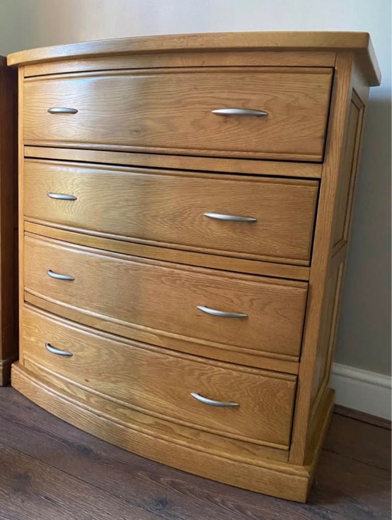 Large Solid oak curved drawer front deep chest of drawers IMMACULATE & Rare CAN DELIVER 