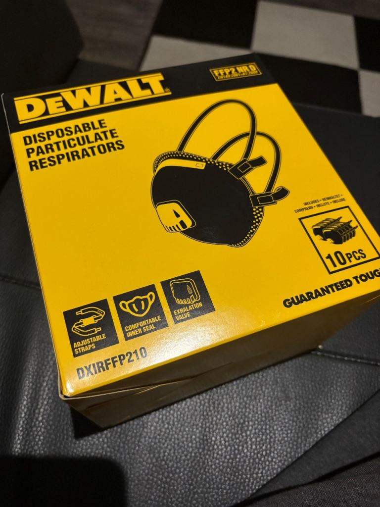 New DEWALT Disposable FFP2 Particulate Respirators - Box of 10
