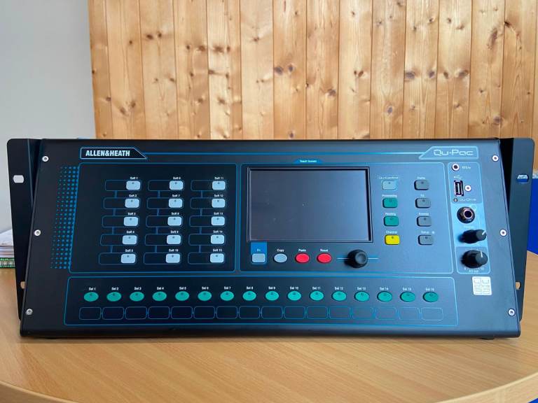 Allen & Heath Qu-Pac 240X Digital Mixer – Excellent Condition