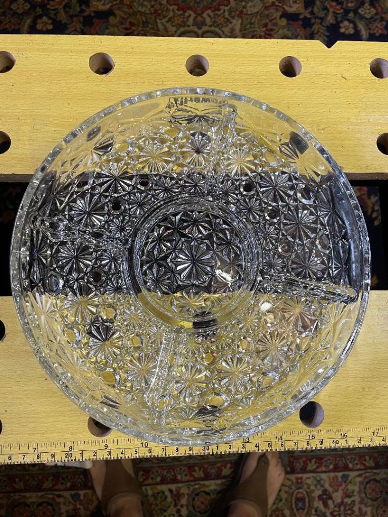 VINTAGE PRESSED GLASS HORS D'OEUVRES DISH 25cm / INTRICATE DESIGN EXCELLENT COND