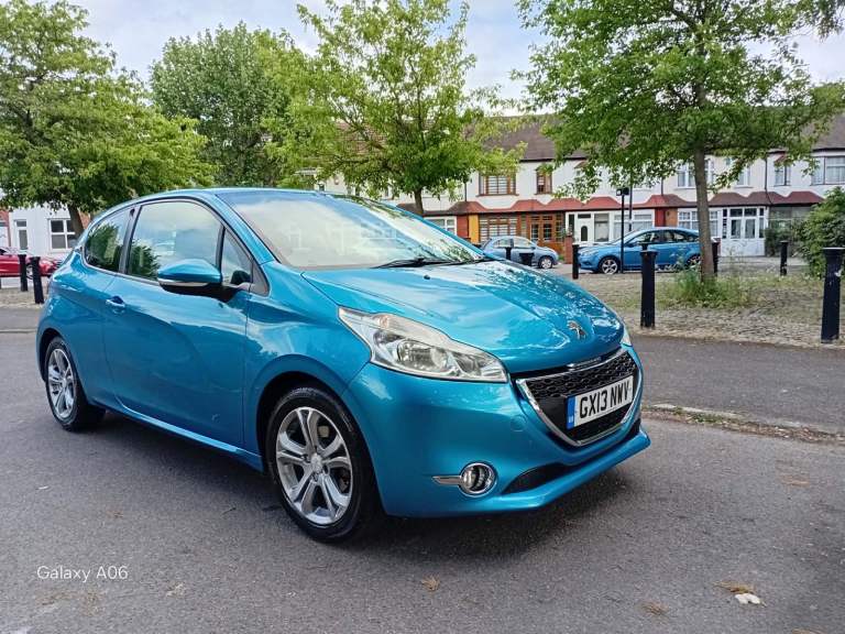 Peugeot, 208, 2013 1.2 petrol with a low mileage