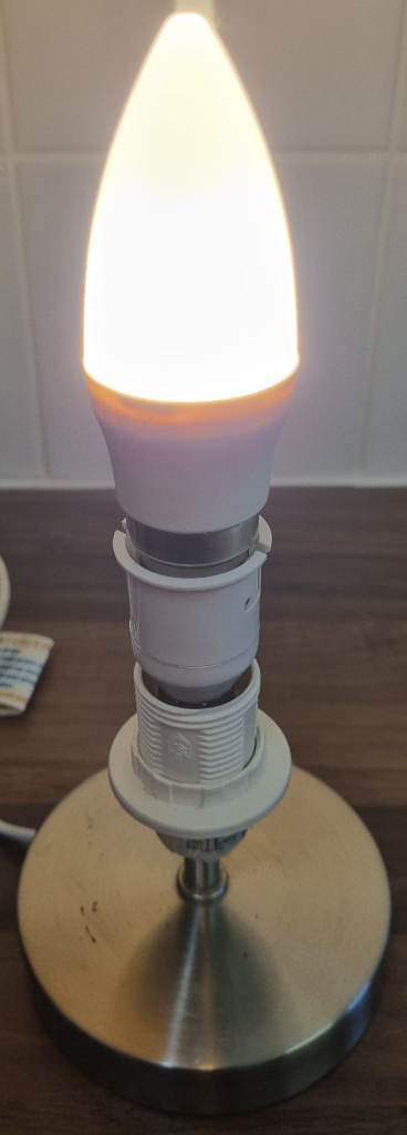 New Unused Sylvania ToLEDo Candle Bayonet Cap LED Light Bulb | Warm White 2700K 5W 470lm BC B22 LS2